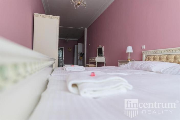 Prodej historického objektu, Telč, náměstí Zachariáše z Hradce, 800 m2