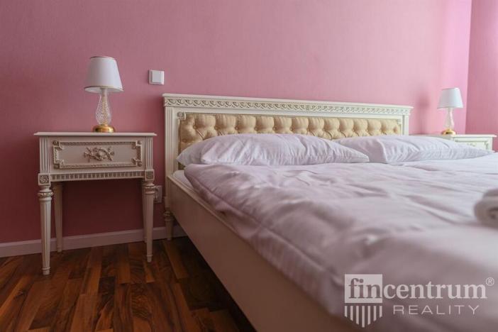 Prodej historického objektu, Telč, náměstí Zachariáše z Hradce, 800 m2