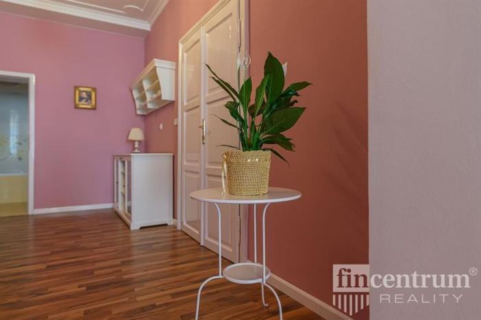 Prodej historického objektu, Telč, náměstí Zachariáše z Hradce, 800 m2