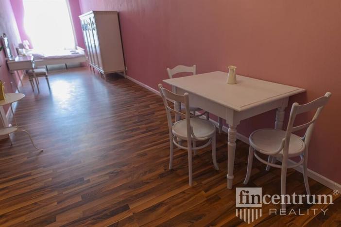 Prodej historického objektu, Telč, náměstí Zachariáše z Hradce, 800 m2