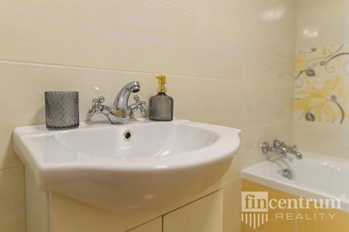 Prodej historického objektu, Telč, náměstí Zachariáše z Hradce, 800 m2