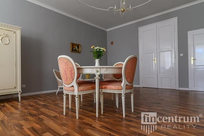 Prodej historického objektu, Telč, náměstí Zachariáše z Hradce, 800 m2