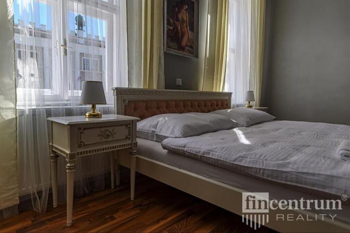 Prodej historického objektu, Telč, náměstí Zachariáše z Hradce, 800 m2