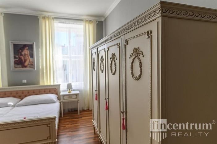 Prodej historického objektu, Telč, náměstí Zachariáše z Hradce, 800 m2