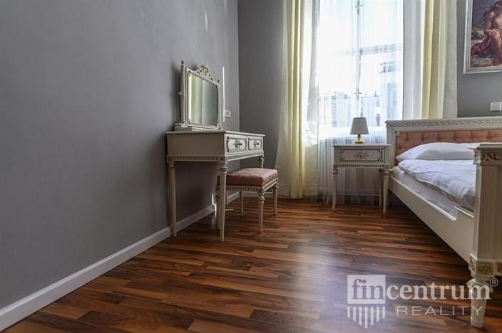 Prodej historického objektu, Telč, náměstí Zachariáše z Hradce, 800 m2