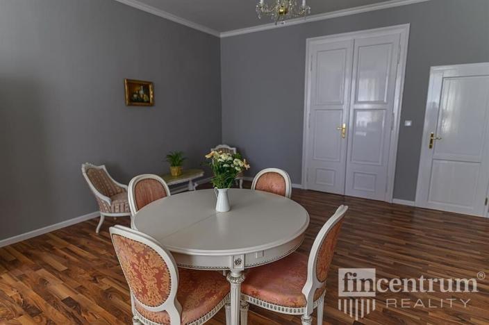 Prodej historického objektu, Telč, náměstí Zachariáše z Hradce, 800 m2