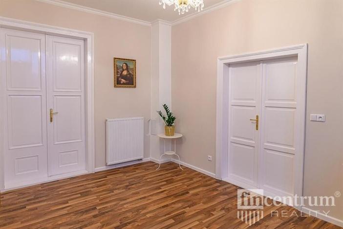 Prodej historického objektu, Telč, náměstí Zachariáše z Hradce, 800 m2