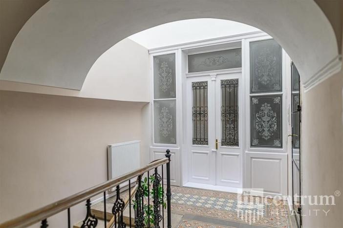 Prodej historického objektu, Telč, náměstí Zachariáše z Hradce, 800 m2