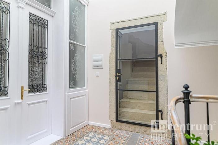 Prodej historického objektu, Telč, náměstí Zachariáše z Hradce, 800 m2