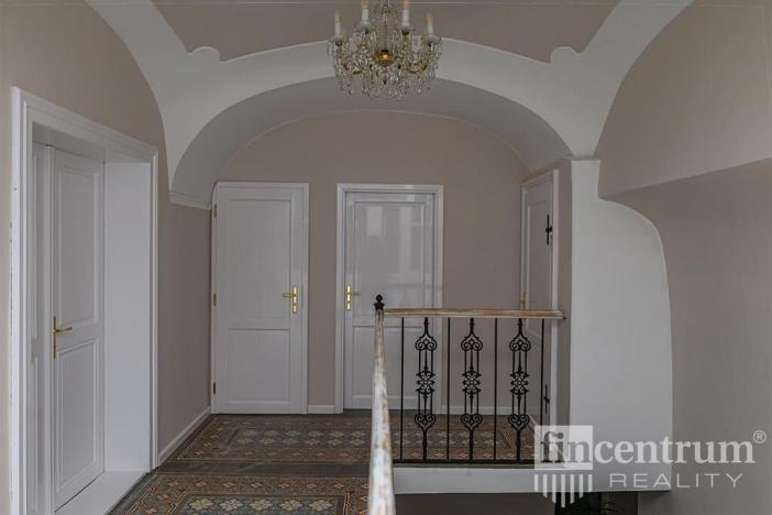 Prodej historického objektu, Telč, náměstí Zachariáše z Hradce, 800 m2