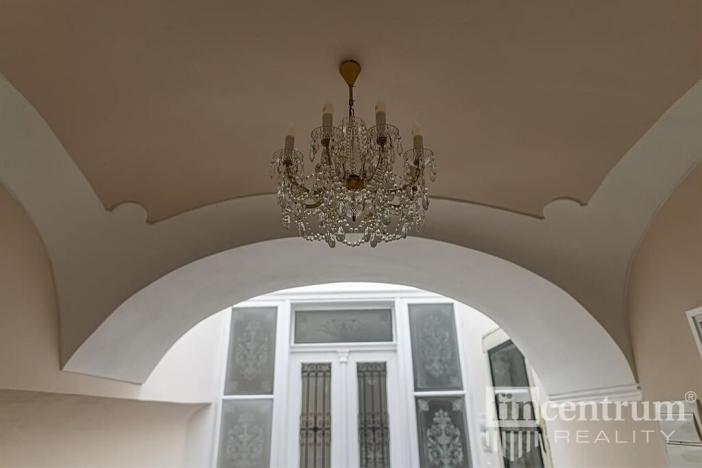 Prodej historického objektu, Telč, náměstí Zachariáše z Hradce, 800 m2