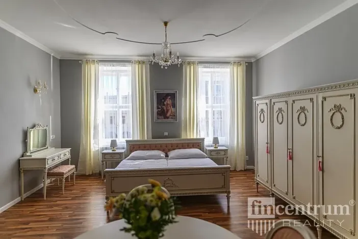 Prodej historického objektu, Telč, náměstí Zachariáše z Hradce, 800 m2
