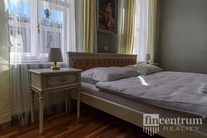 Prodej historického objektu, Telč, náměstí Zachariáše z Hradce, 800 m2