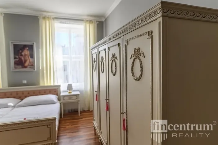 Prodej historického objektu, Telč, náměstí Zachariáše z Hradce, 800 m2