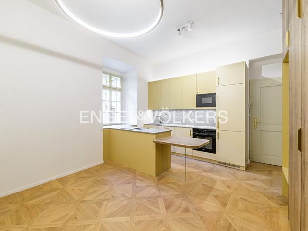 Pronájem bytu 2+kk, Praha - Malá Strana, Nosticova, 39 m2