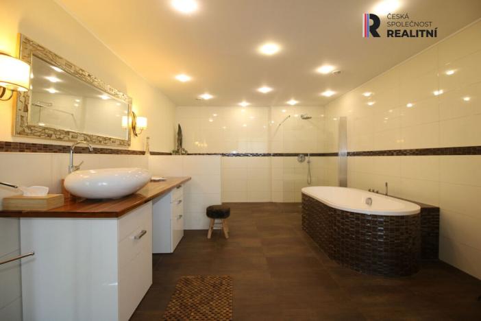 Prodej rodinného domu, Hlohovec, Lednická, 705 m2