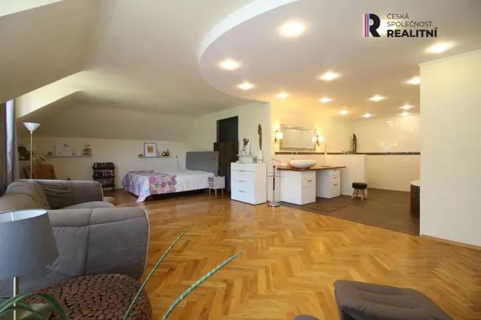 Prodej rodinného domu, Hlohovec, Lednická, 705 m2