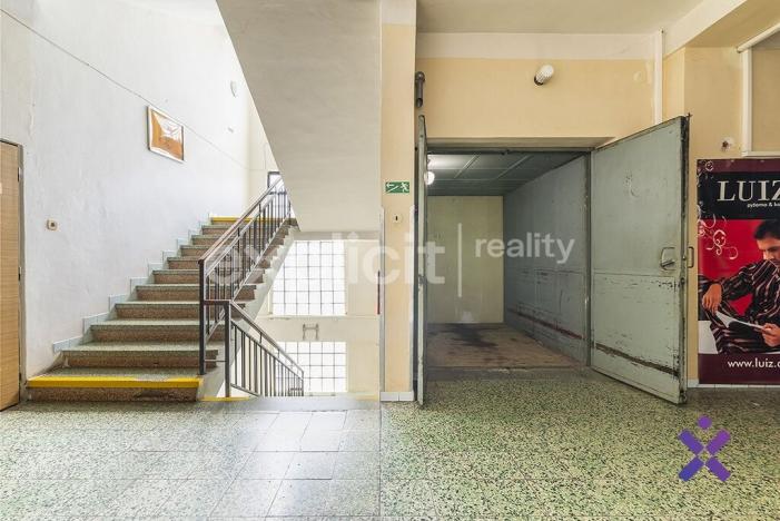 Prodej výrobních prostor, Uherský Brod, Vazová, 1990 m2