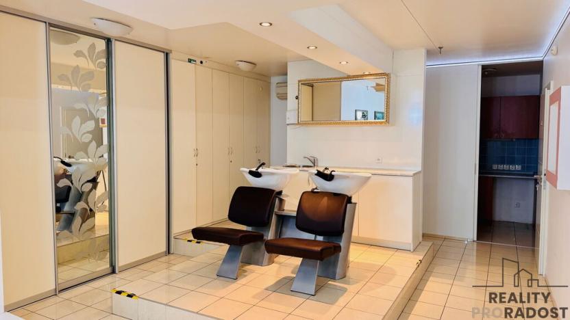 Prodej obchodního prostoru, Praha - Žižkov, Jeseniova, 107 m2