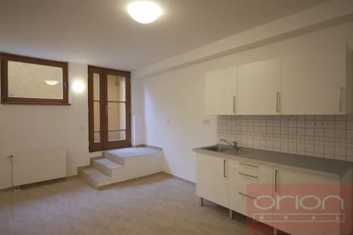 Pronájem rodinného domu, Praha - Jinonice, U dětského hřiště, 350 m2