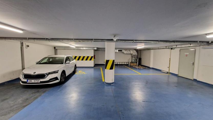 Pronájem kanceláře, Praha - Břevnov, Bělohorská, 1054 m2