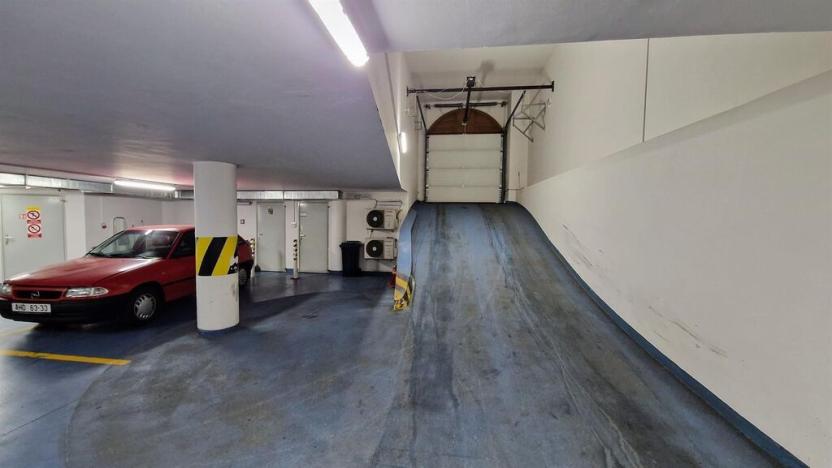 Pronájem kanceláře, Praha - Břevnov, Bělohorská, 1054 m2