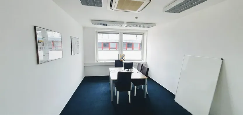 Pronájem kanceláře, Praha - Karlín, Sokolovská, 321 m2
