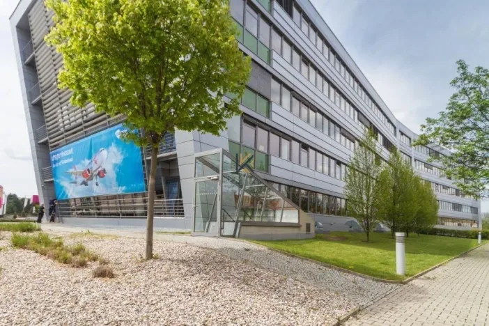 Pronájem kanceláře, Praha - Vokovice, Evropská, 2200 m2