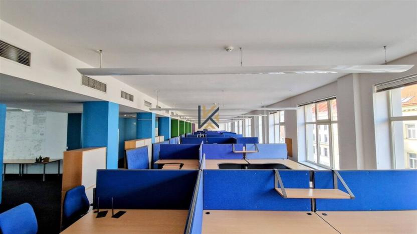 Pronájem kanceláře, Praha - Karlín, Thámova, 884 m2