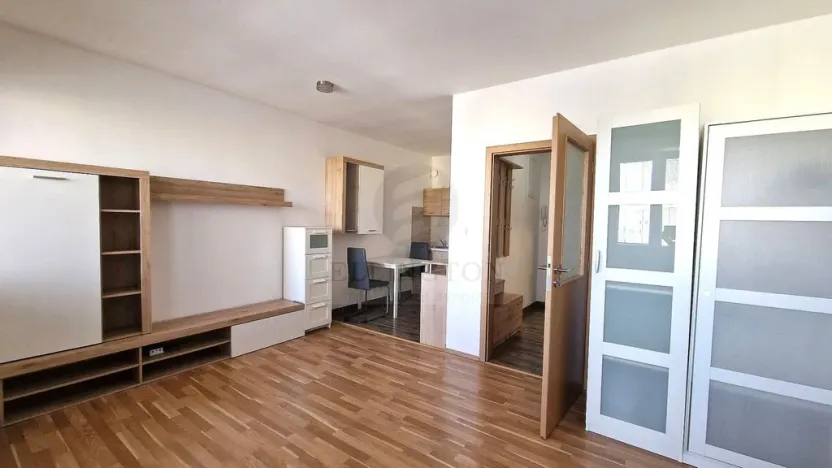 Pronájem bytu 1+kk, Klecany, V Honech, 35 m2