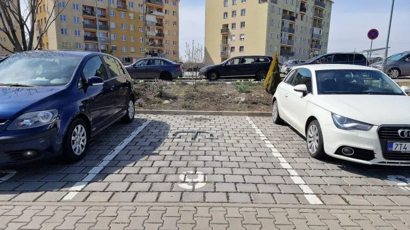 Pronájem bytu 1+kk, Klecany, V Honech, 35 m2