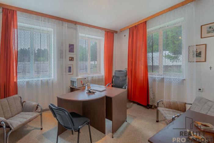 Prodej výrobních prostor, Moravský Krumlov, Pod Leskounem, 2555 m2