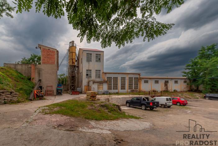 Prodej výrobních prostor, Moravský Krumlov, Pod Leskounem, 2555 m2