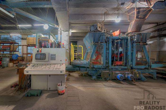 Prodej výrobních prostor, Moravský Krumlov, Pod Leskounem, 2555 m2