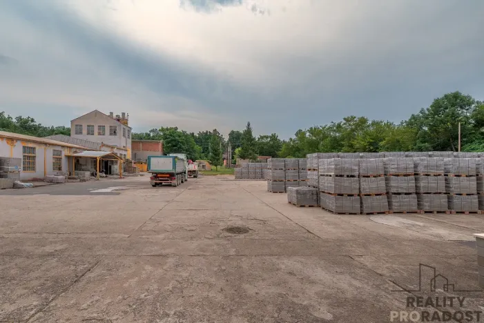 Prodej výrobních prostor, Moravský Krumlov, Pod Leskounem, 2555 m2