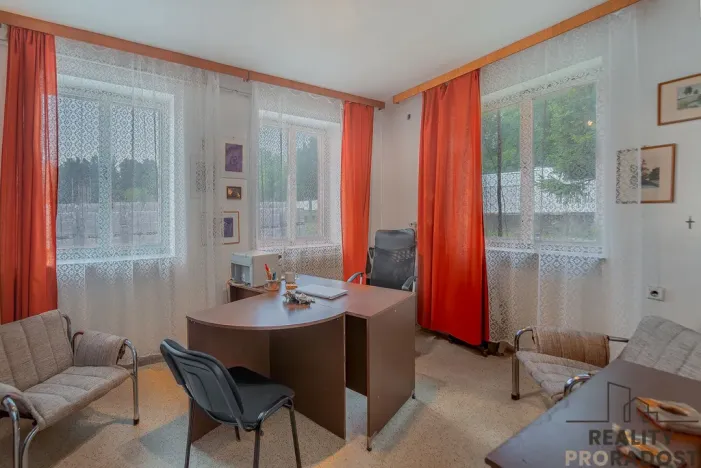 Prodej výrobních prostor, Moravský Krumlov, Pod Leskounem, 2555 m2