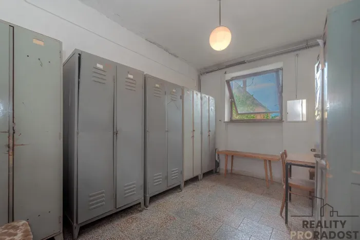 Prodej výrobních prostor, Moravský Krumlov, Pod Leskounem, 2555 m2