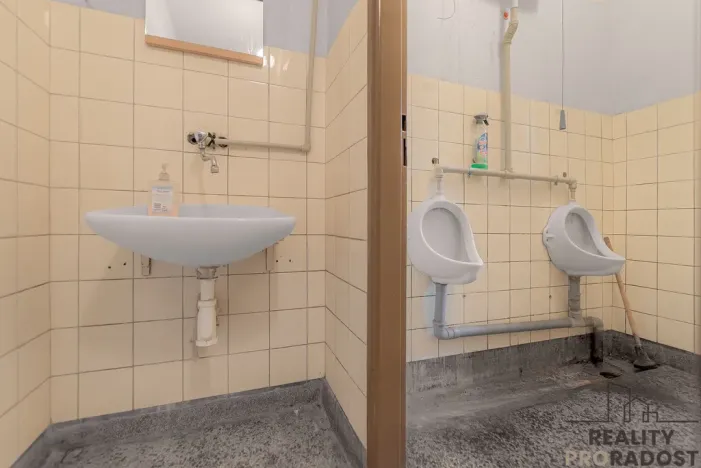 Prodej výrobních prostor, Moravský Krumlov, Pod Leskounem, 2555 m2