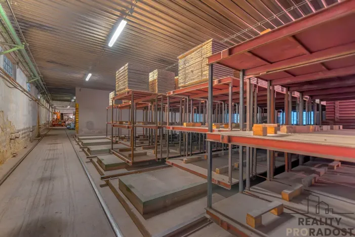 Prodej výrobních prostor, Moravský Krumlov, Pod Leskounem, 2555 m2