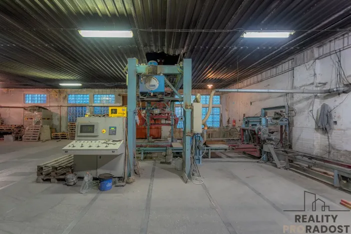 Prodej výrobních prostor, Moravský Krumlov, Pod Leskounem, 2555 m2