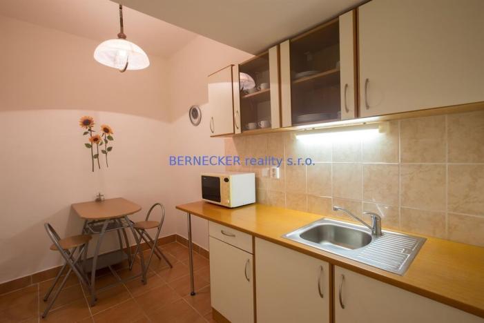 Pronájem kanceláře, Hradec Králové, Bieblova, 35 m2