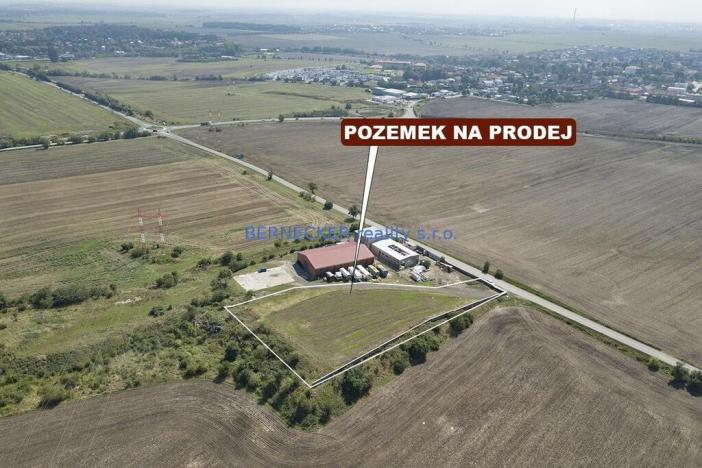 Prodej komerčního pozemku, Bašť, 4300 m2