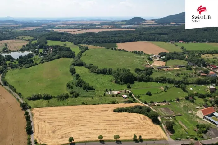 Prodej komerčního pozemku, Třebušín, 225295 m2