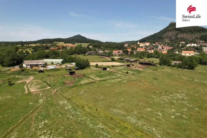 Prodej komerčního pozemku, Třebušín, 225295 m2