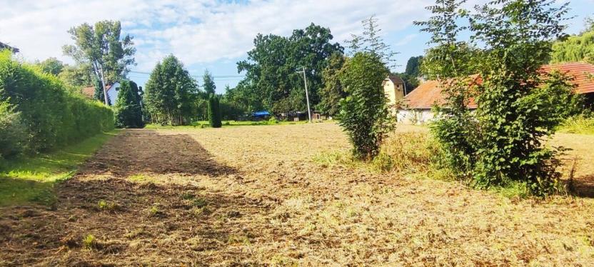 Prodej pozemku pro bydlení, Polouvsí, 2477 m2