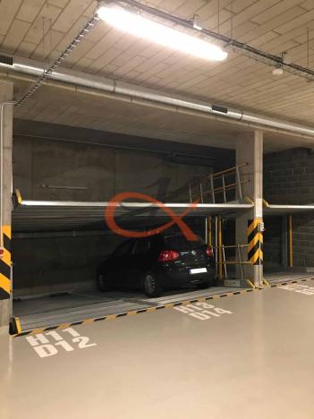 Pronájem garáže, Praha - Žižkov, V domově, 14 m2