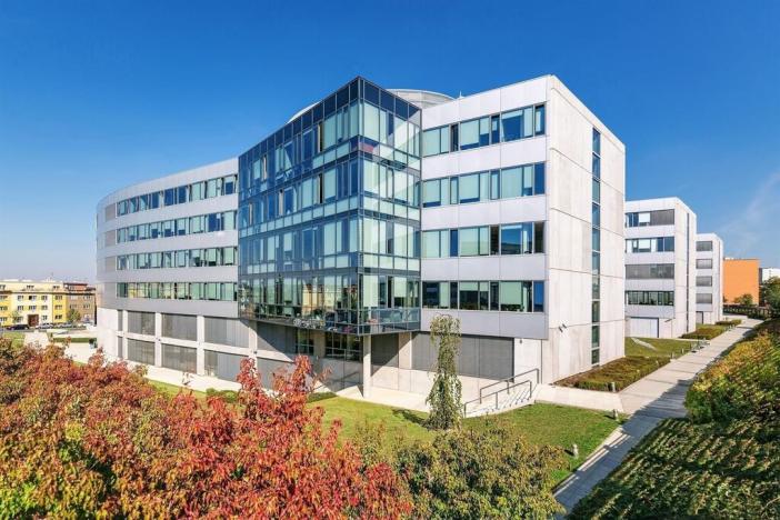 Pronájem kanceláře, Praha - Nusle, Na hřebenech II, 1180 m2