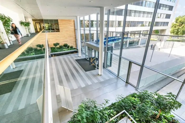 Pronájem kanceláře, Praha - Nusle, Na hřebenech II, 1180 m2