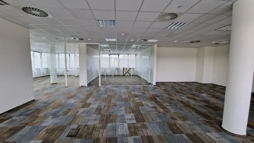 Pronájem kanceláře, Praha - Libeň, Českomoravská, 746 m2