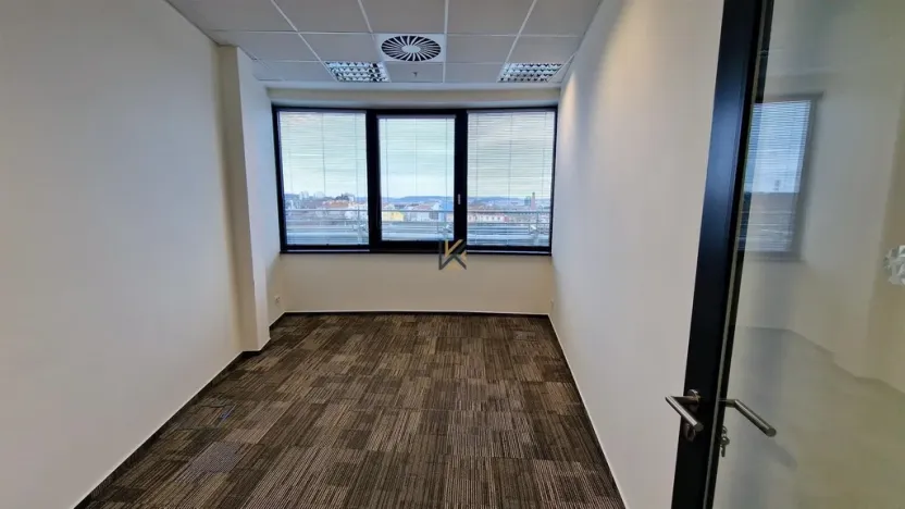 Pronájem kanceláře, Praha - Libeň, Českomoravská, 746 m2